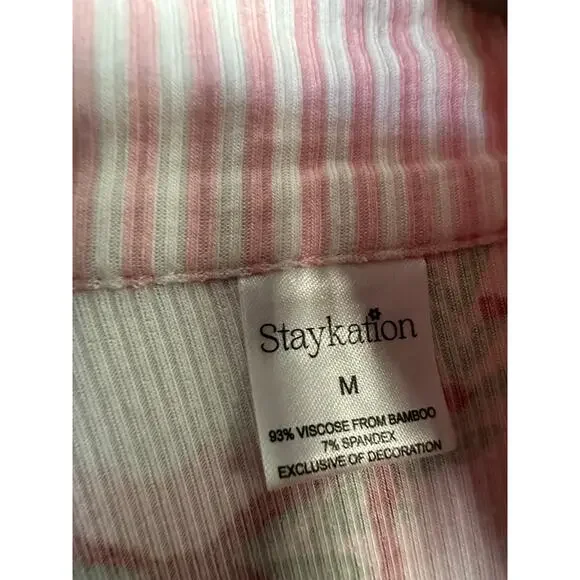 Stay Kation Pajama Top Christmas Santa Claus And Bow Print Pink Size Medium - Picture 2 of 2